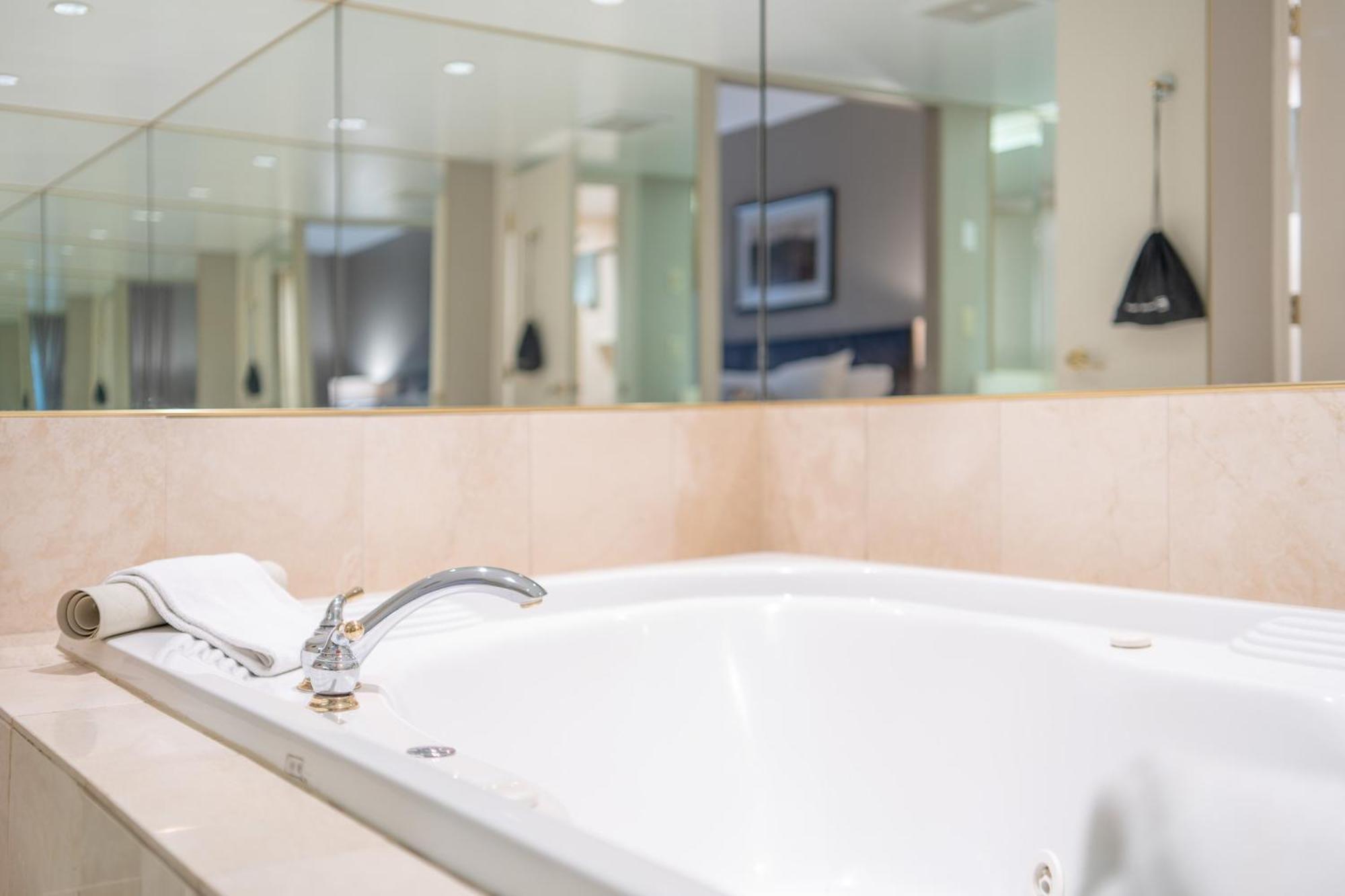 Horseshoe Valley Suites - The Aurora Shanty Bay Екстер'єр фото
